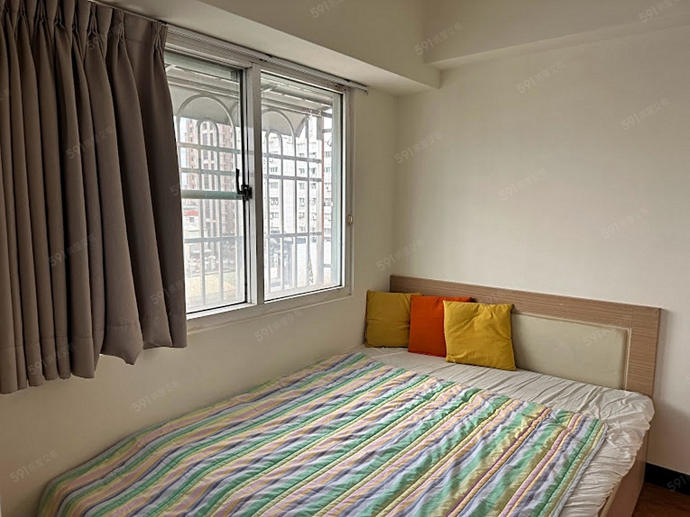 主臥加長雙人床