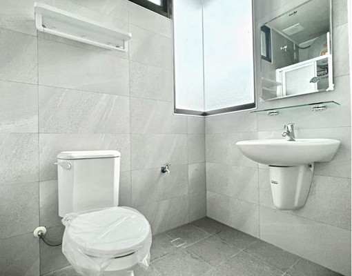 南投市工業區電梯大樓一層兩戶大套房 - Image 2