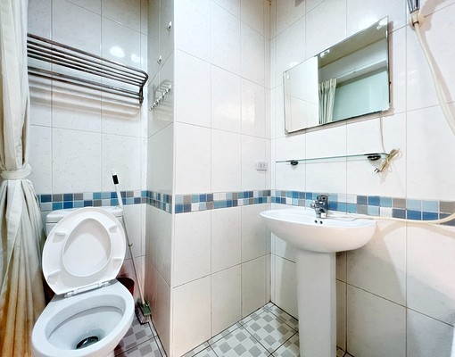 ★走路一中★電梯管理員★機車位可租★沙發★ - Image 4