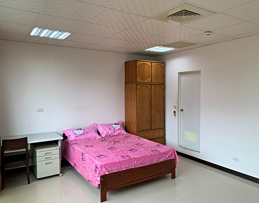 稀有東山商圈十期豪宅電梯套房(限女生) - Image 13