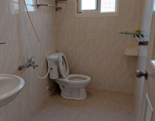 離捷運五分鐘，附近有家樂福吃東西方便。 - Image 5