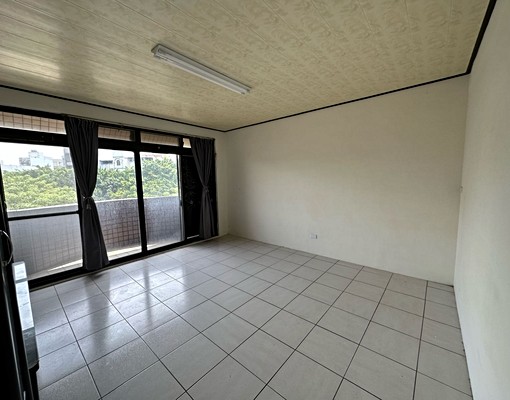 華廈價租透天、公園旁可停車、適合辦公室美容美甲 - 591租屋網 - Image 1