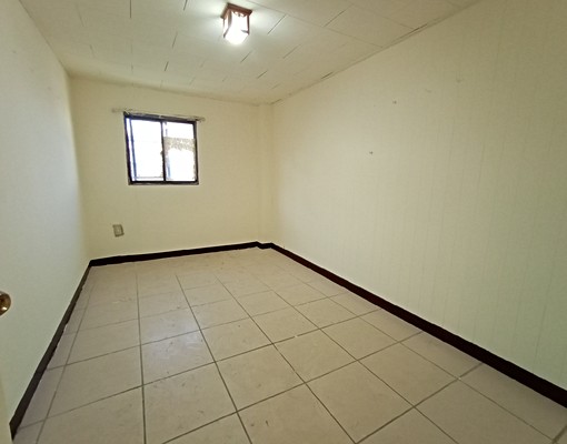 近學校市場，五樓空屋兩房，適一到兩人住~ - Image 2