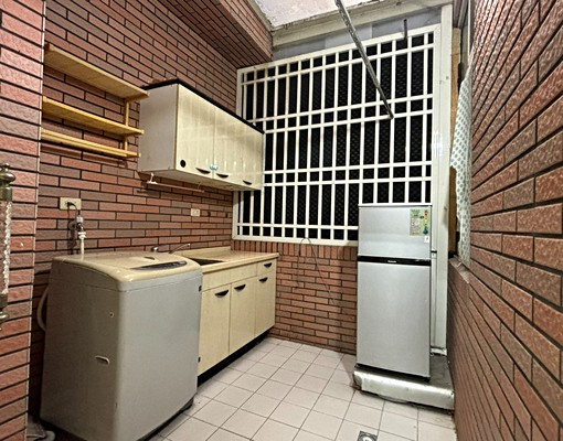 優質獨立套房有陽台~~近台元、竹北火車站 - Image 4