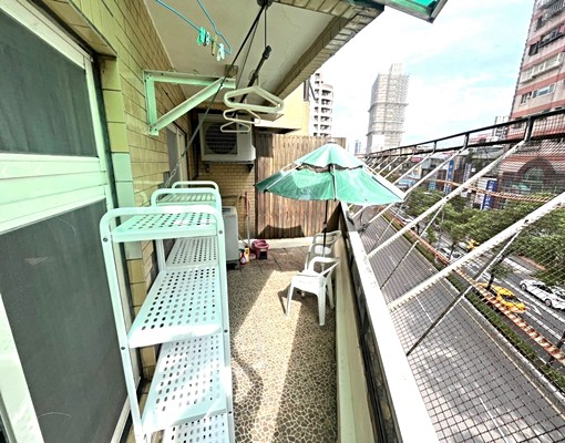 中和捷運站旁2房新裝潢,大陽台曬被兼烤肉 - Image 1
