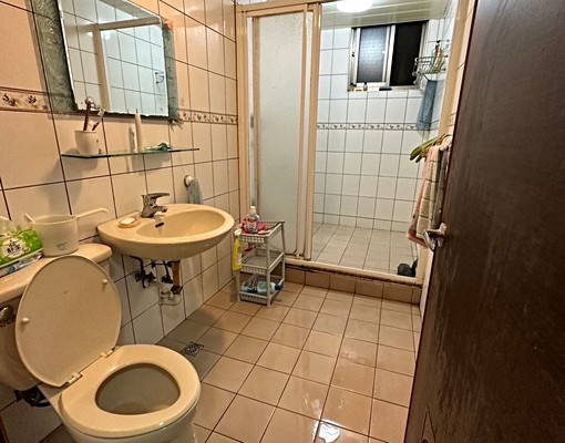 大坪林捷運站旁雅淨房女性 - Image 4