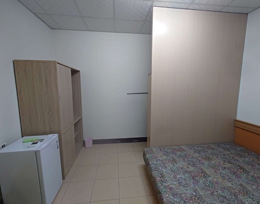 就乾乾淨淨的套房附近有很多好吃的:D - Image 3