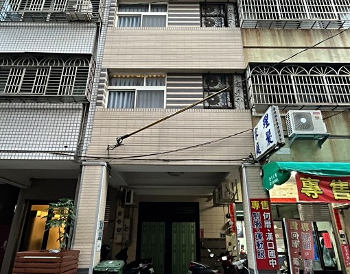 何厝街小兩房&美套含網路第四台水200電5多間可選!!!!! - Image 1