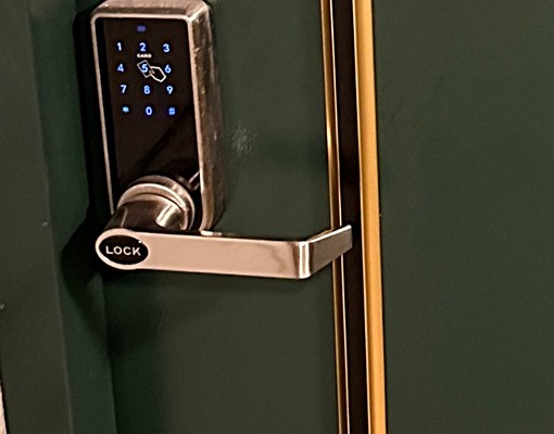 近亞灣-三多商圈電子門禁、節能家電新套房 - Image 13