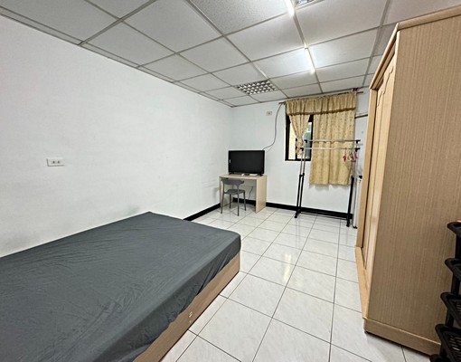 低樓層採光包水電方正雅房(冷氣除外) - Image 1