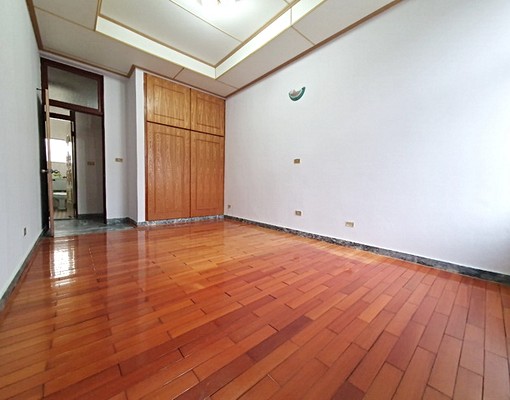 北區(可租補)家庭最愛五房車庫透天*近延平市場* - Image 5