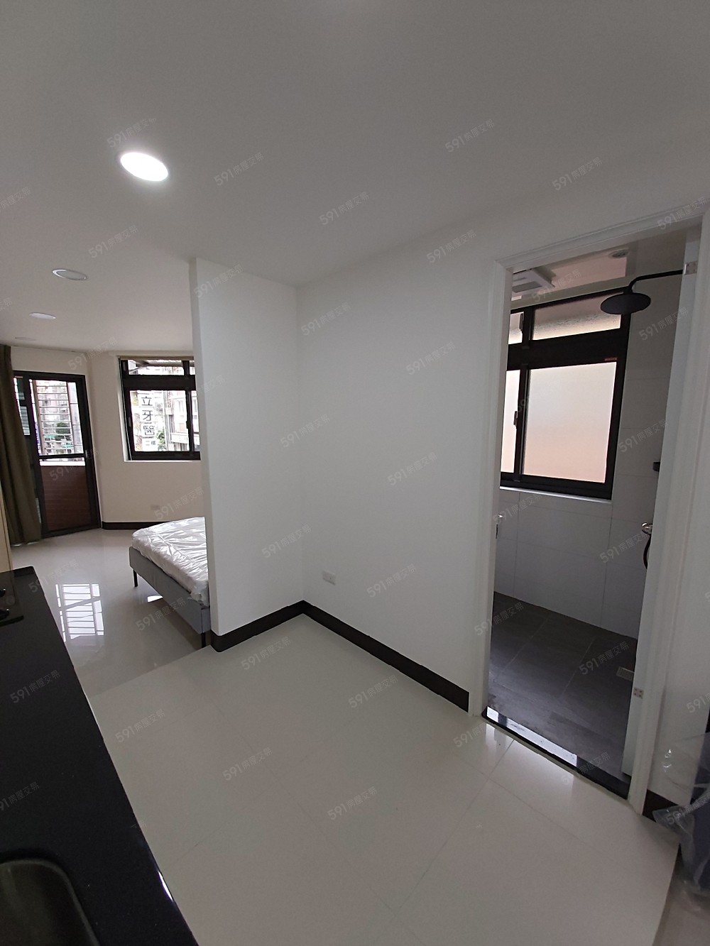 往臥室浴室走廊