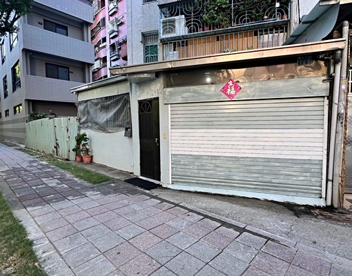 後賣場，學區優交通便利生活機能優! - Image 1