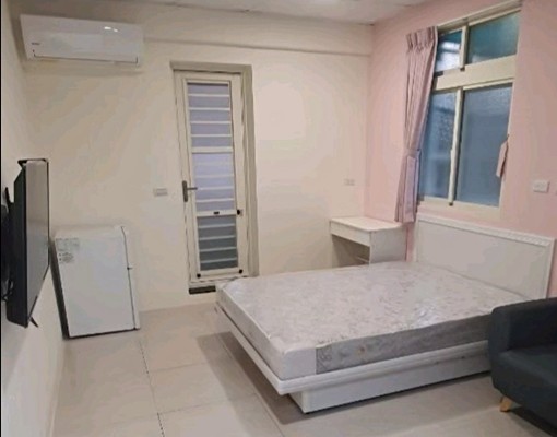 溫馨套房、生活機能佳、獨立陽台~限女 - Image 1