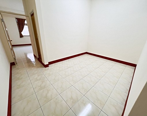 東山軍功商圈🌈臨路前院停車美透天 - Image 5