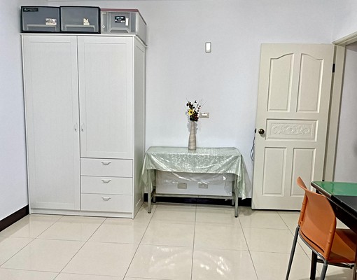 清新電梯雅房含管理費,近新崛江商圈 - Image 1