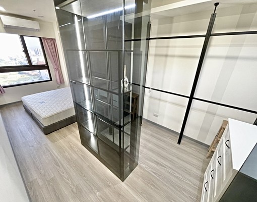 近秀泰🥤台水電頂級系統櫃衣帽間🥤可租補採光隔音頂職業友善 - Image 3