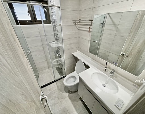 近秀泰🥤台水電頂級系統櫃衣帽間🥤可租補採光隔音頂職業友善 - Image 11