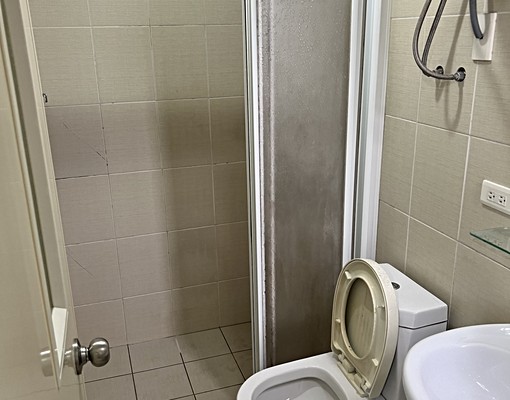 四樓獨層套房有露臺通風採光兩空間隨心應用 - Image 5