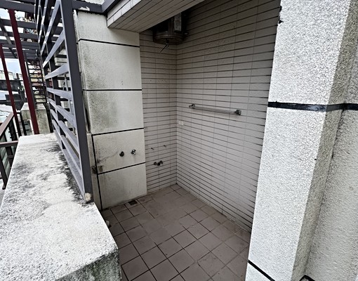 四樓獨層套房有露臺通風採光兩空間隨心應用 - Image 13