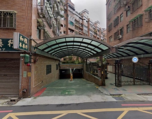 永和市保順路凱旋門社區坡道機械式 - Image 1