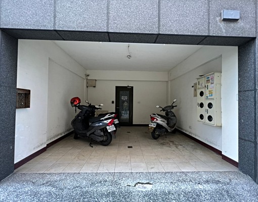 室內機車位★鄰近7-11★電梯套房 - Image 8