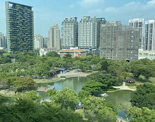 高鐵區富翼大樓面向公園樓中樓套房車位另租 - Image 1