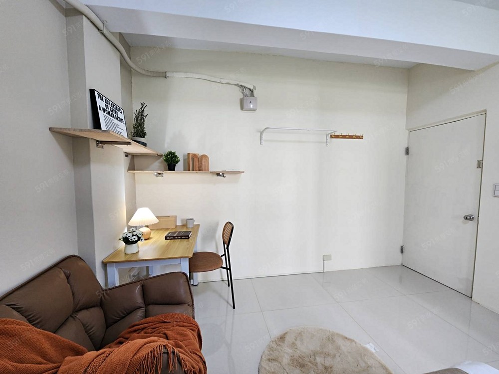 書桌及層板架+吊衣桿+掛茂架