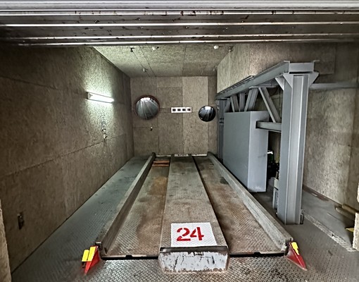 西門捷運站1號出口漢中街me原宿一般車位 - Image 1
