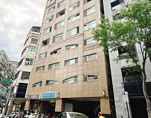 西門捷運站1號出口漢中街me原宿一般車位 - Image 8