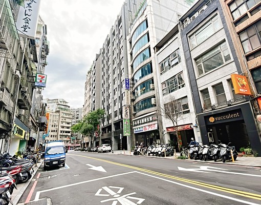 西門捷運站1號出口漢中街me原宿一般車位 - Image 10