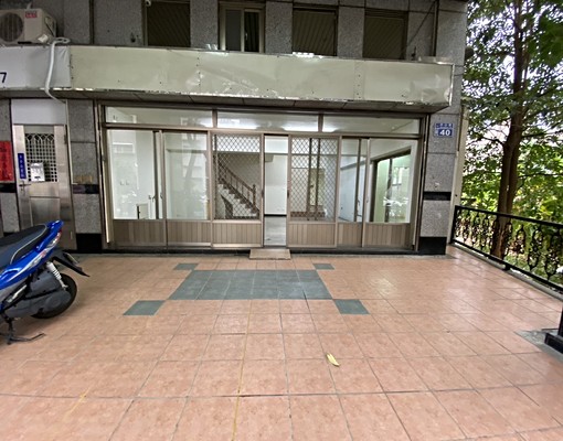 (可租補）大里塗城軟園區旁雙車1+2樓/大面寬臨路店住 - Image 1