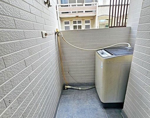 👍誠信小施🏠新化國中優質大套房獨立陽台🉑租補獨立洗衣機 - Image 10
