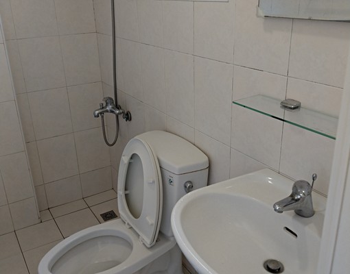 市中心近南科,屋齡新,中正路巷內鬧中取靜 - Image 2