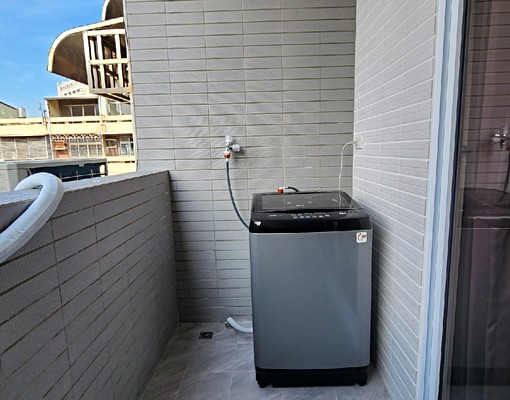 興雅路大陽台大坪數全新套房地點採光通風優 - Image 8