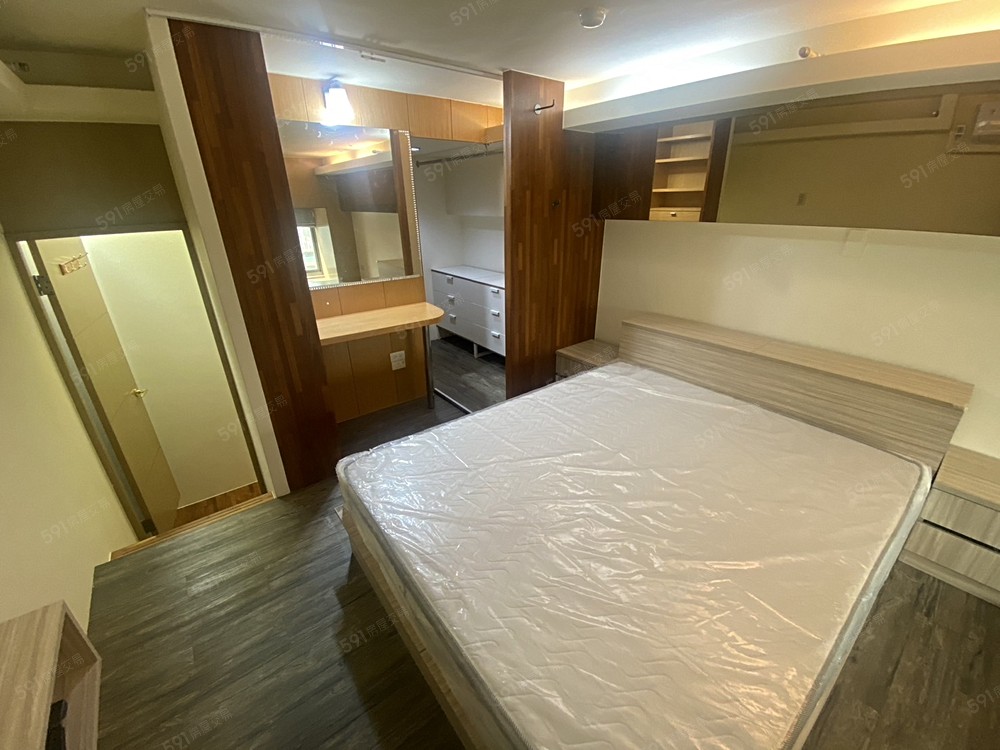 二樓睡覺地方 全新床墊