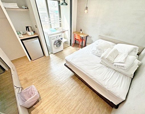 近捷運府中◆採光套房◆垃圾代收★獨洗 - Image 1