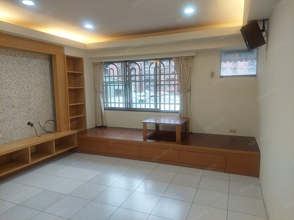 『福邸龍門』-稀有【大】四房含【車位】及【管理費】 - Image 1