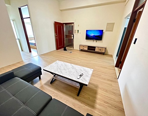 超新可寵✨挑高兩房一廳✨台水電✨全配家電✨汽車位 - Image 1