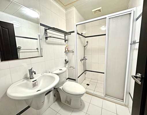 橋頭三房有平面車位加雙機車位/通風採光佳 - Image 15