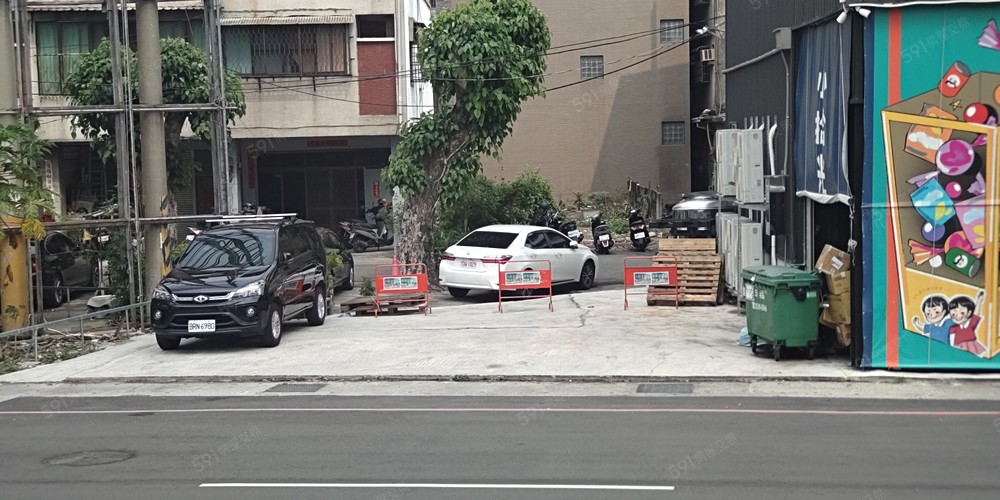 後面還有停車位