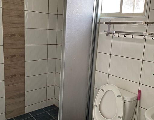 套房出租：獨立陽台；洗衣機、對外窗 - Image 4