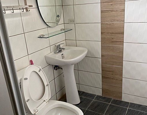 套房出租：獨立陽台；洗衣機、對外窗 - Image 5