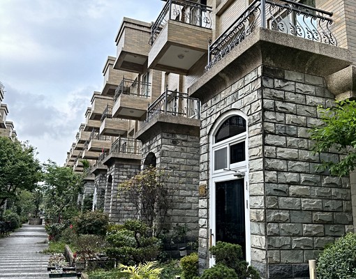 稀有社區透天厝出租 - Image 1