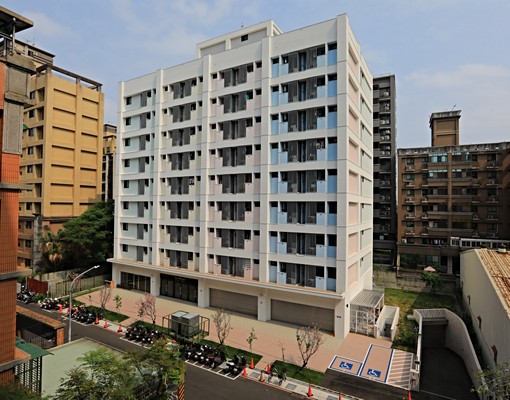 一卡皮箱就可入住! - Image 2