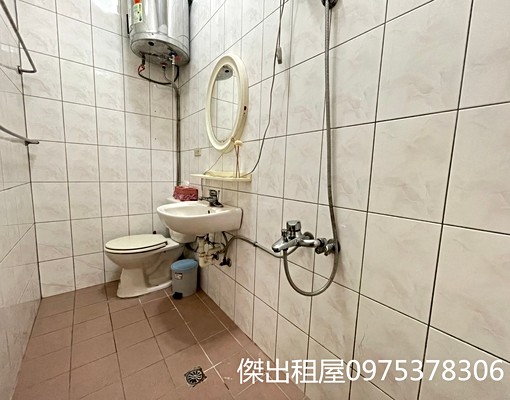 傑出租屋/市府稀有1樓,挑高,室內機車位! - Image 4