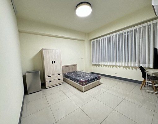 新蓋社區透天,全新家具套房,近線西全聯 - Image 1