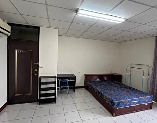 近便利超商.近公車站牌~採光佳套房有陽台 - Image 1