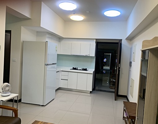 新建案、傢俱全配.專屬露台戶、車位可租 - Image 1