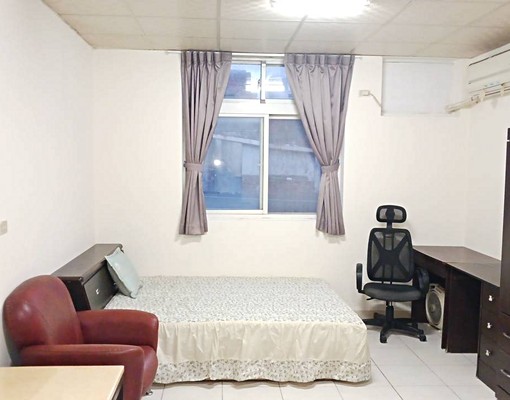 大套房自租,中正路龍吟街口,明亮方便寬敞 - Image 3